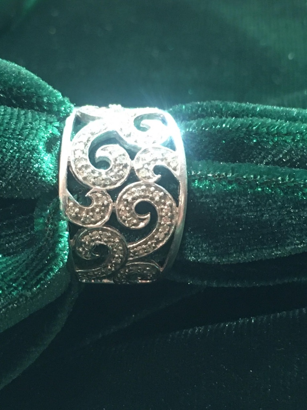925 Sterling Silver w box, Diamond Ring Size 6 - Picture 2 of 6